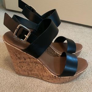 5” black wedges